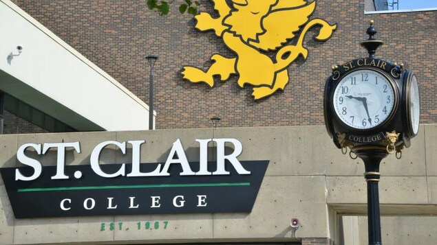 Le Collège St. Clair de Windsor repousse le début de ses cours en personne