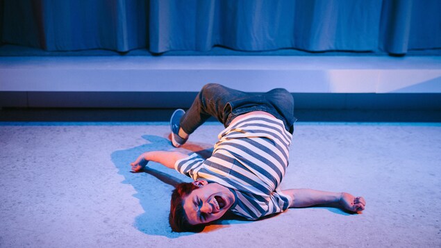 Le Soulier, une pièce de théâtre aux tons comiques pour aborder la santé mentale