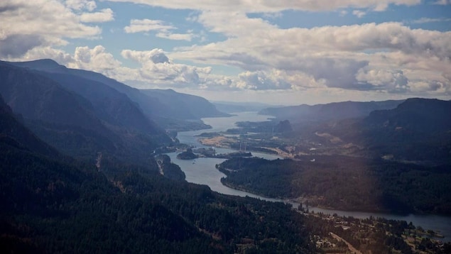 Les gorges du fleuve Columbia près de Cascade Locks, dans l'état américain de l'Oregon. 