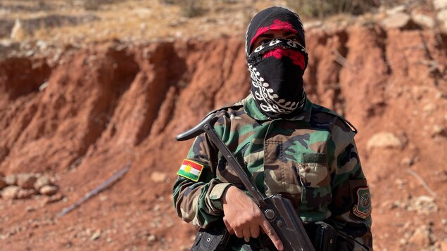 Une combattante masquée.