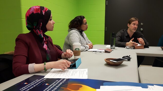 Des citoyens sont réunis pour préparer la commémoration du premier anniversaire de l'attentat à la grande mosquée de Québec Des citoyens sont réunis pour préparer la commémoration du premier anniversaire de l'attentat à la grande mosquée de Québec