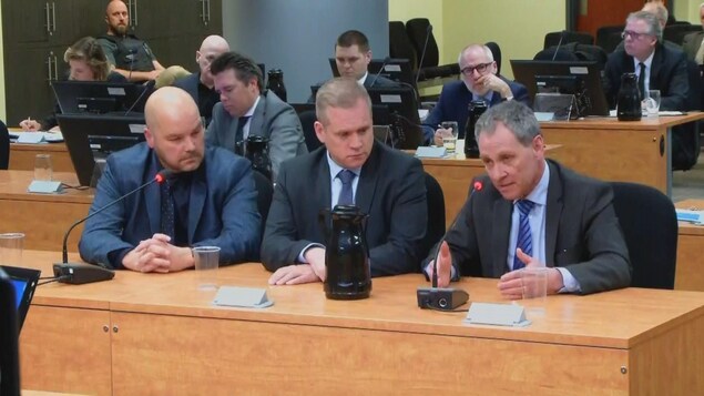 De gauche à droite, Éric Trottier, éditeur adjoint à La Presse, Brian Myles, directeur du Devoir et Michel Cormier, directeur général de l’information à Radio-Canada. De gauche à droite, Éric Trottier, éditeur adjoint à La Presse, Brian Myles, directeur du Devoir et Michel Cormier, directeur général de l’information à Radio-Canada.