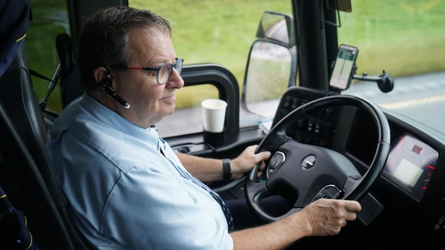 Avaler les kilomètres dans la caravane électorale de Réjean