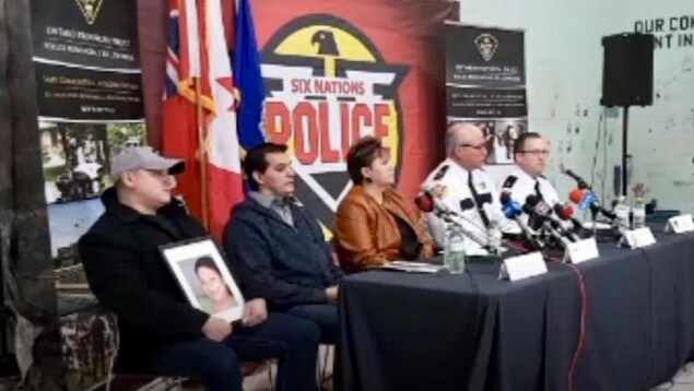 Une image d'une conférence de presse diffusée en ligne. Une image d'une conférence de presse diffusée en ligne.