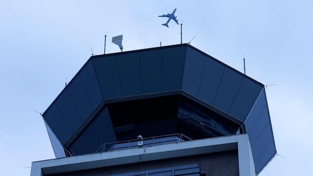 Behind-the-scenes with air traffic controllers at the Ottawa
