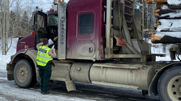 Les contrôleurs routiers du Québec pourraient bientôt être armés ...