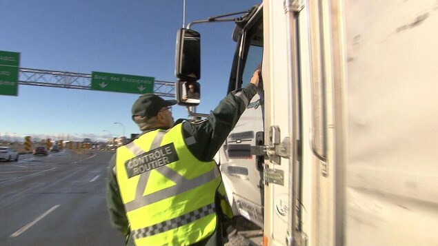 Pour armer les contrôleurs routiers, un syndicat fait appel aux grandes villes québécoises