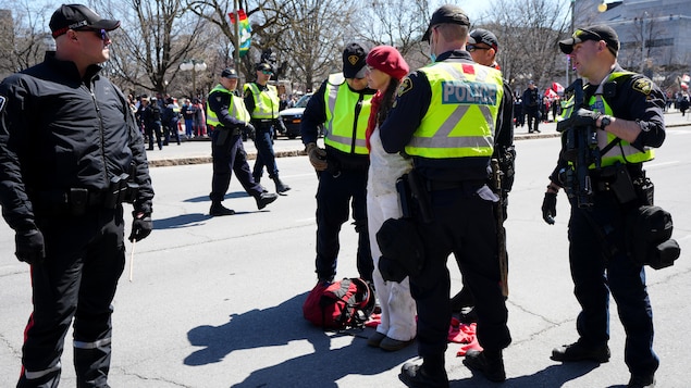 Jour 2 du convoi de motocyclistes au centre-ville d’Ottawa : une 9e arrestation