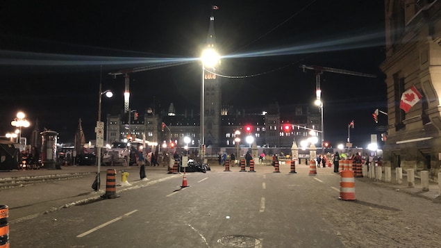 Malgré une nuit calme, l’impatience se fait sentir à Ottawa