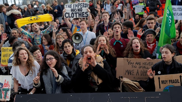 Des manifestants à Madrid, en marge de la COP25.
