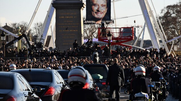 Le corbillard transportant la dépouille de Johnny Hallyday Le corbillard transportant la dépouille de Johnny Hallyday