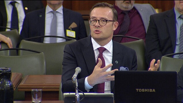 Le président et chef de la direction du Mouvement Desjardins, Guy Cormier, devant la Commission de l’aménagement du territoire, le 14 mai 2018 Le président et chef de la direction du Mouvement Desjardins, Guy Cormier, devant la Commission de l’aménagement du territoire, le 14 mai 2018