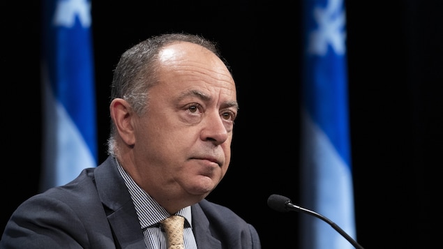 Christian Dubé lors d'une conférence de presse.