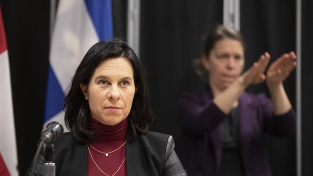 Valérie Plante lors d'une conférence de presse à propos de la COVID-19 à Montréal.