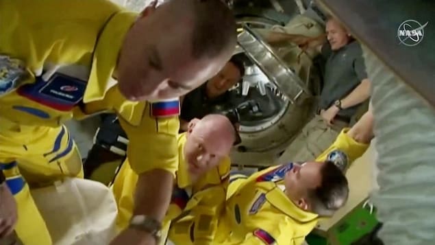 Des astronautes russes aux couleurs de l’Ukraine?
