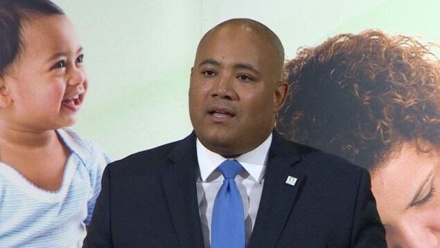 Le ministre des Services à l'enfance et à la jeunesse, Michael Coteau Le ministre des Services à l'enfance et à la jeunesse, Michael Coteau