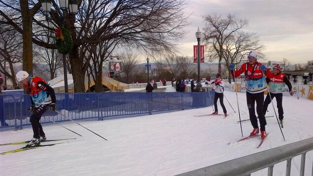 Des skieurs participent à une étape de la Coupe du monde de ski de fond sur les plaines d’Abraham, en 2012, à Québec. Des skieurs participent à une étape de la Coupe du monde de ski de fond sur les plaines d’Abraham, en 2012, à Québec.