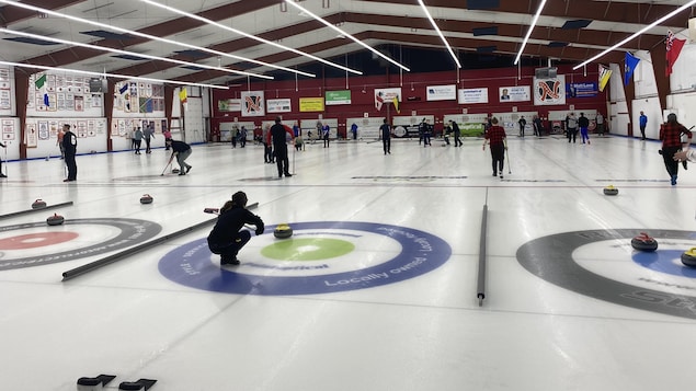 L’inclusion des personnes LGBTQ+ célébrée lors d’un tournoi de curling à Saskatoon