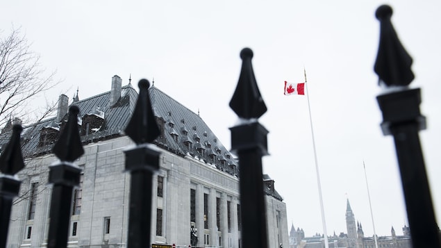 La Cour suprême du Canada sous la neige.