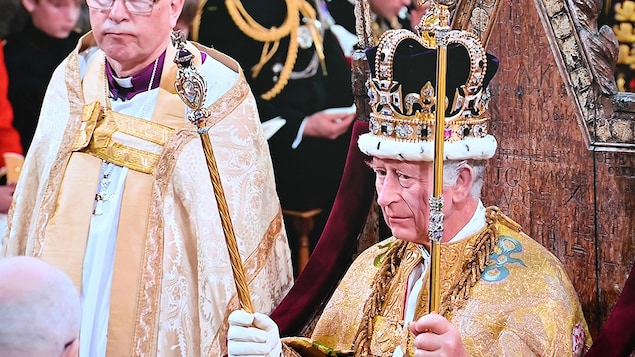 Consécration pour Charles III, couronné en grande pompe à Londres