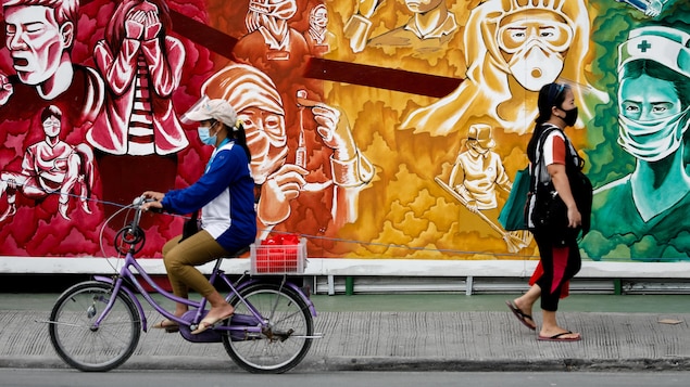 Le cercle vicieux des vagues de COVID-19 à répétition