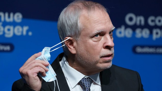 Le Dr Boileau en conférence de presse.
