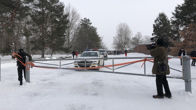 Le confinement a été levé peu après 11 h.