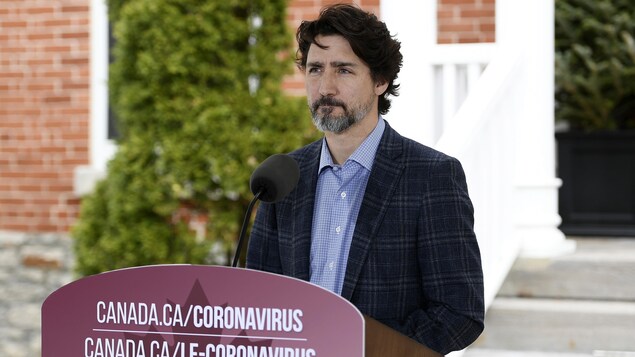 Justin Trudeau devant sa résidence à Ottawa. 