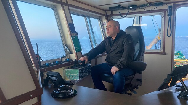 Martin Noël dans son bateau.