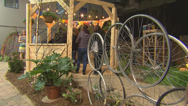 L'exposition se déroule sur le thème « la fête des voisins » L'exposition se déroule sur le thème « la fête des voisins »
