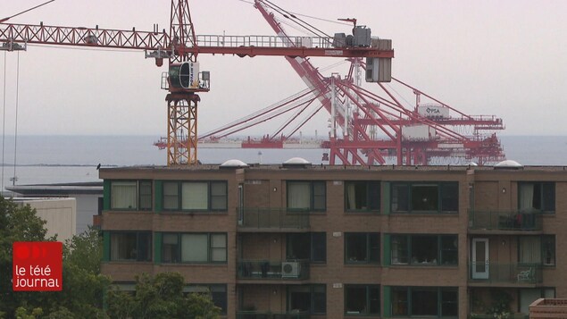 Des grues et des logements.