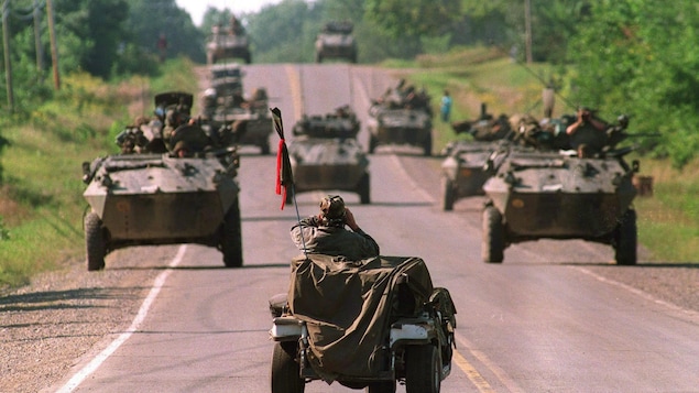 Des tanks de l'armée canadiennes à Kanesatake/Oka en 1990.