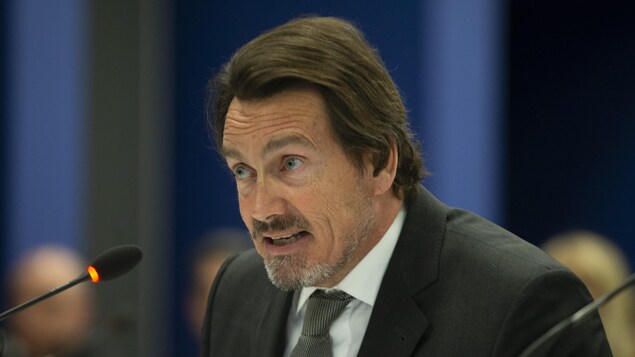 Pierre Karl Péladeau témoigne aux audiences du CRTC.