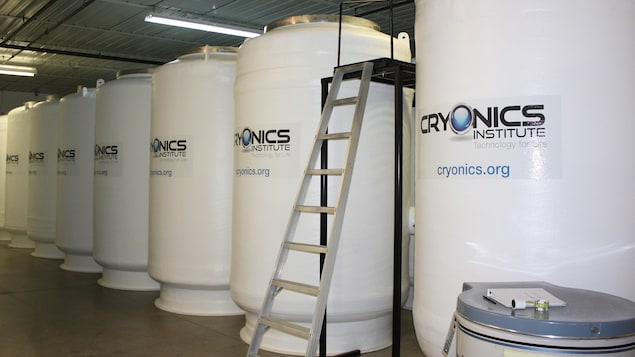 Des bassins de congélation du Cryonics Institute, aux États-Unis Des bassins de congélation du Cryonics Institute, aux États-Unis