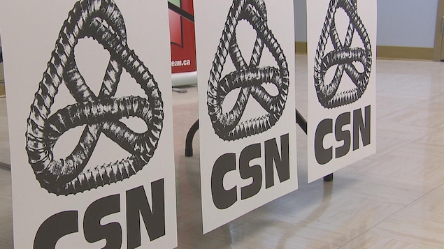 Une affiche montre le logo de la CSN.