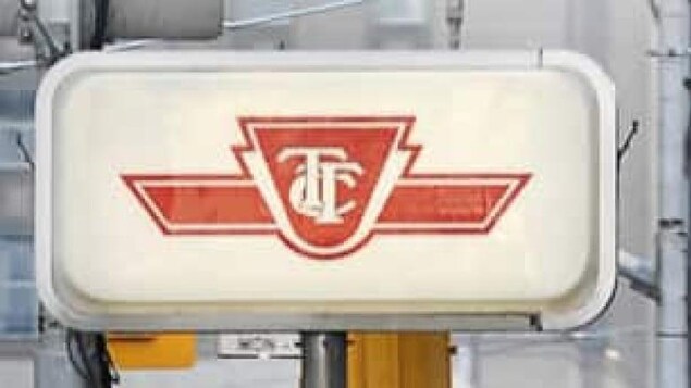Un panneau pour une station de métro de la CTT.