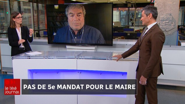 Louise Boisvert et François Bourque, en visioconférence, discutent avec Bruno Savard sur le plateau du Téléjournal Québec.