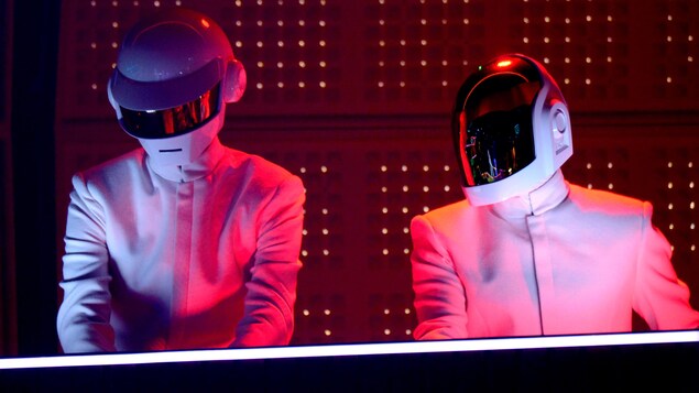 Daft Punk dévoile des archives inédites du clip Around the World