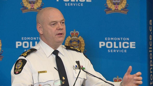 Une fausse arme à feu retrouvée après une fusillade impliquant la police d’Edmonton