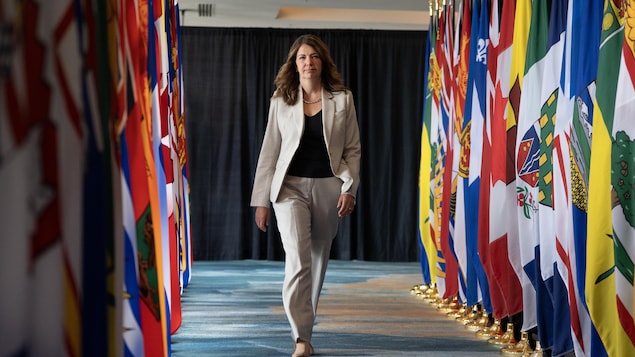 Danielle Smith qui arrive au Conseil de la fédération à Charlottetown le 23 juillet 2026.
