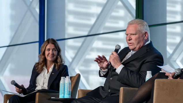 Danielle Smith et Doug Ford affichent leur unité à Calgary