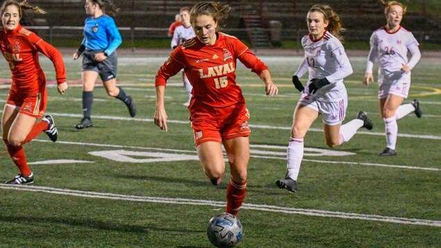 Soccer féminin : le Rouge et Or s’en va en finale provinciale