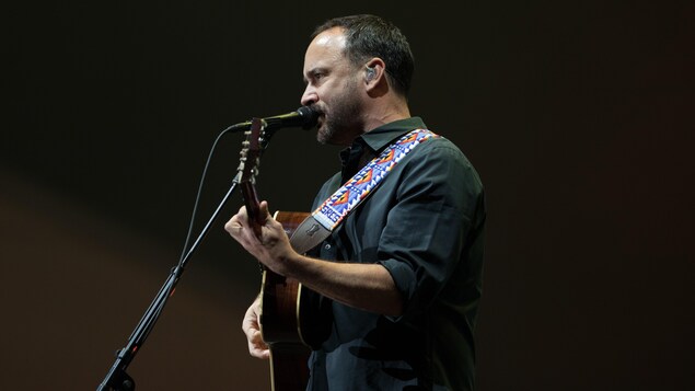 Le chanteur et guitariste du groupe, David Matthews. Le chanteur et guitariste du groupe, David Matthews.