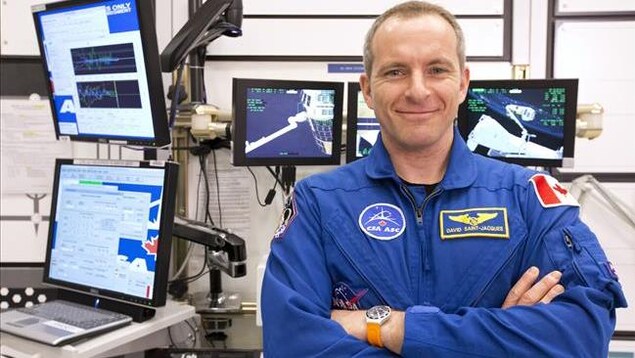 L'astronaute David Saint-Jacques lors d'une formation robotique à l'Agence spatiale canadienne en mars 2014 L'astronaute David Saint-Jacques lors d'une formation robotique à l'Agence spatiale canadienne en mars 2014