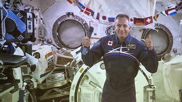L'astronaute David Saint-Jacques lors de sa dernière conférence de presse dans la Station spatiale internationale, le mercredi 19 juin 2019.