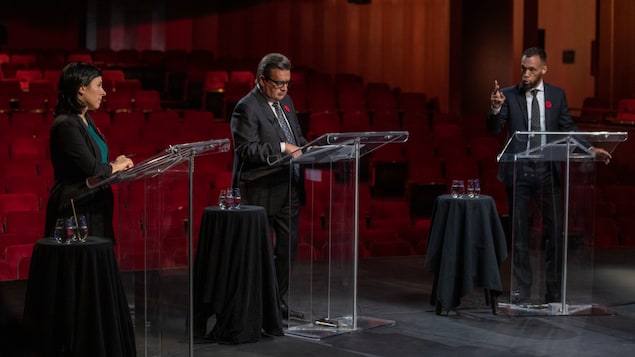 Plante prise pour cible au débat en anglais, Holness donne l’assaut