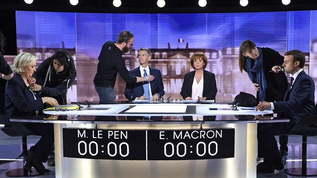 Les préparatifs du débat Le Pen-Macron en vue du 2e tour de l'élection présidentielle française