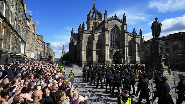 Deuil, hommages et funérailles pour le décès d’Élisabeth II