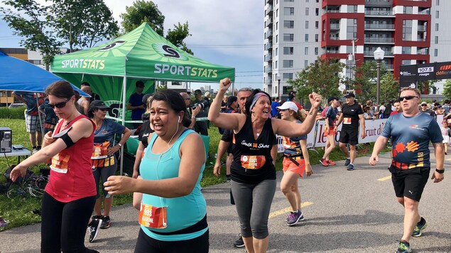 Les participants pouvaient marcher ou courir une distance de 5 ou 10 km.