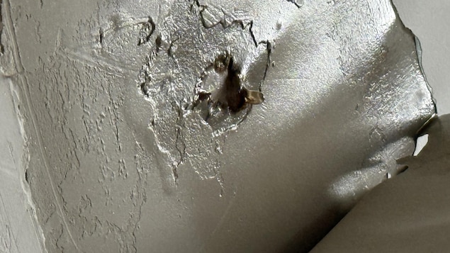 Un trou dans le plafond